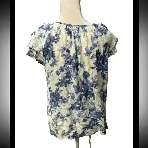 Cupcakes and Cashmere Blue & White Printed Blouse - Picture 4 of 5